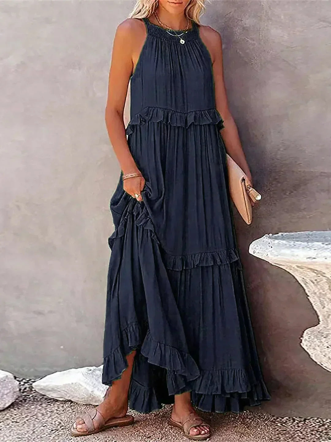 Emilia™ - Elegant Maxi Dress con Scollo a Halter e Dettagli a Volant per uno Stile Unico