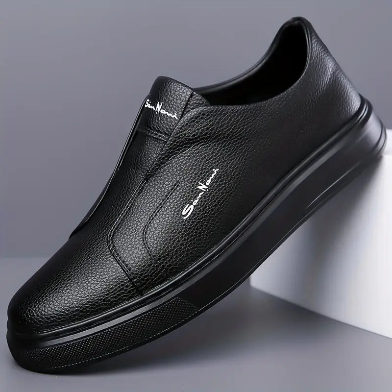 Eleganti Scarpe Slip-On in Pelle per un Look Raffinato
