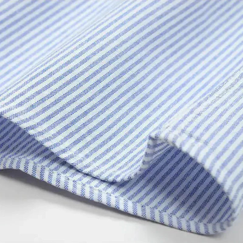 Arvani - Elegante camicia a righe Monaco per uno stile raffinato