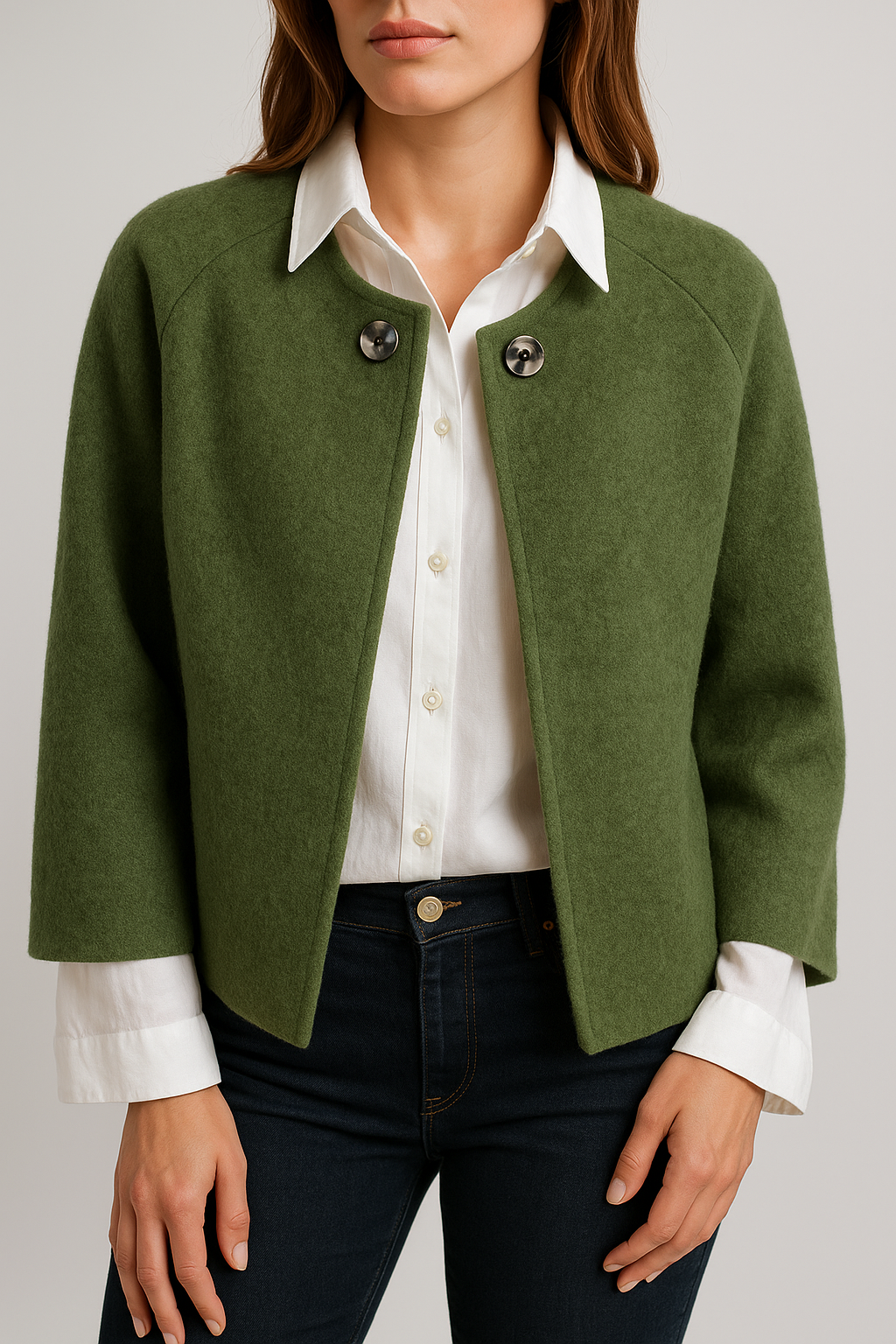 Luna - Giacca corta in pelliccia elegante con dettagli a bottone