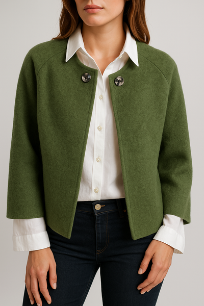 Luna - Giacca corta in pelliccia elegante con dettagli a bottone